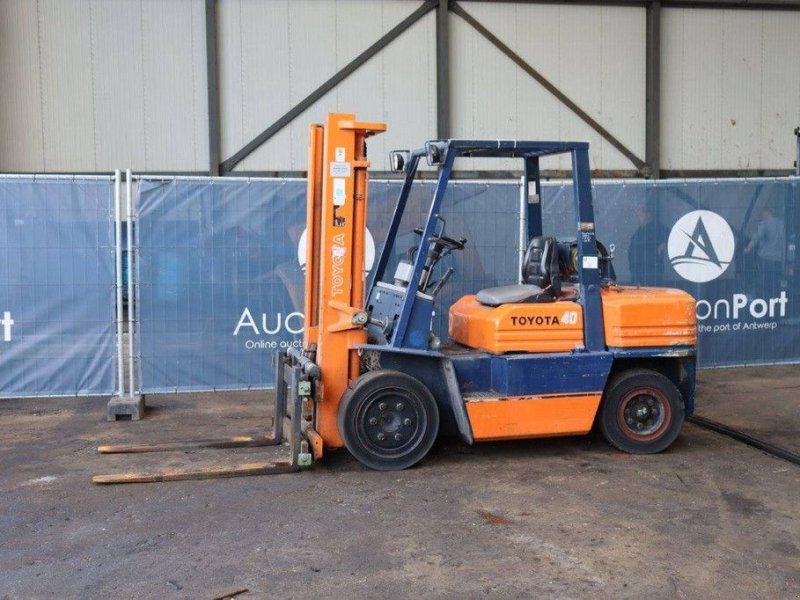 Frontstapler of the type Toyota 40 forklift, Gebrauchtmaschine in Antwerpen (Picture 1)