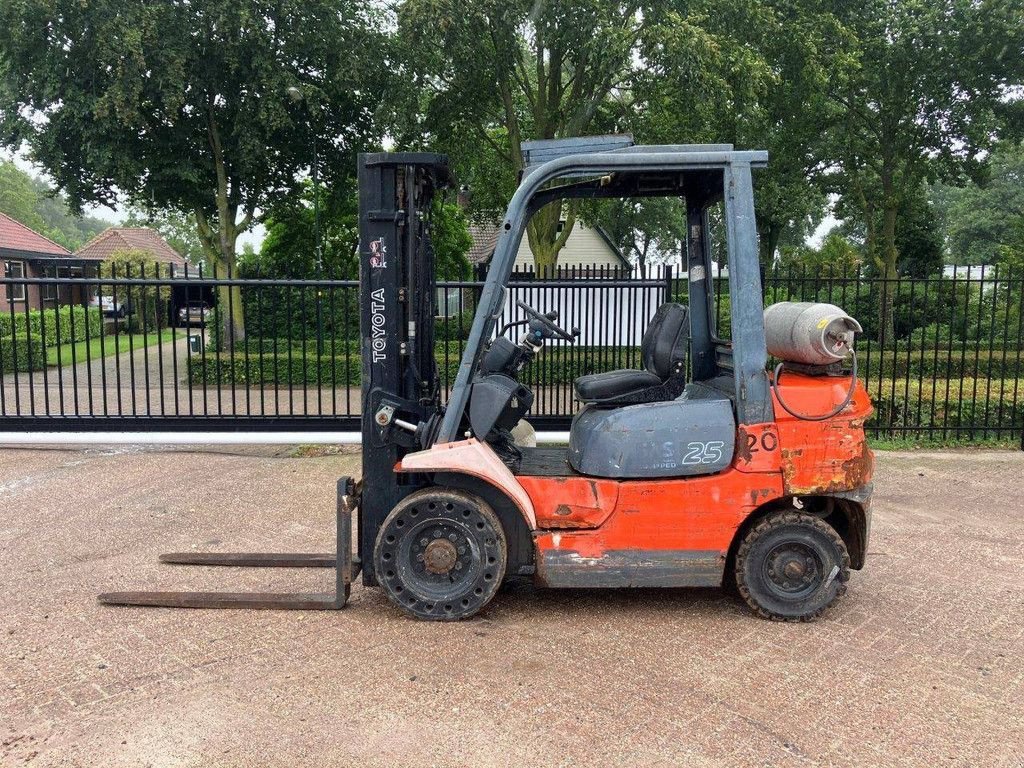 Frontstapler des Typs Toyota 42-7FGF25, Gebrauchtmaschine in Antwerpen (Bild 2)