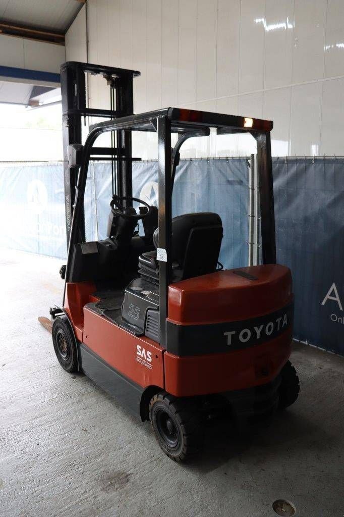 Frontstapler del tipo Toyota 7FBMF25, Gebrauchtmaschine en Antwerpen (Imagen 3)