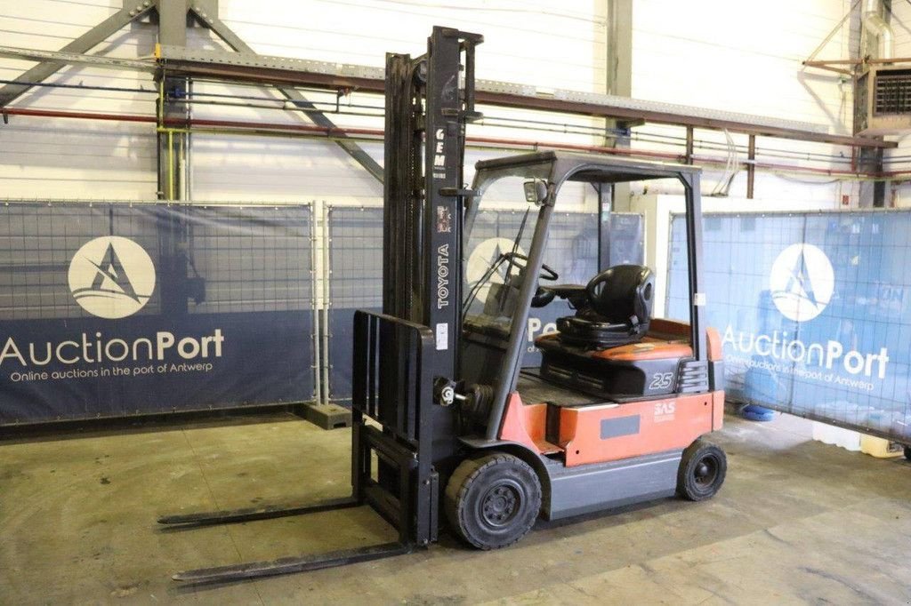 Frontstapler del tipo Toyota 7FBMF25, Gebrauchtmaschine en Antwerpen (Imagen 9)