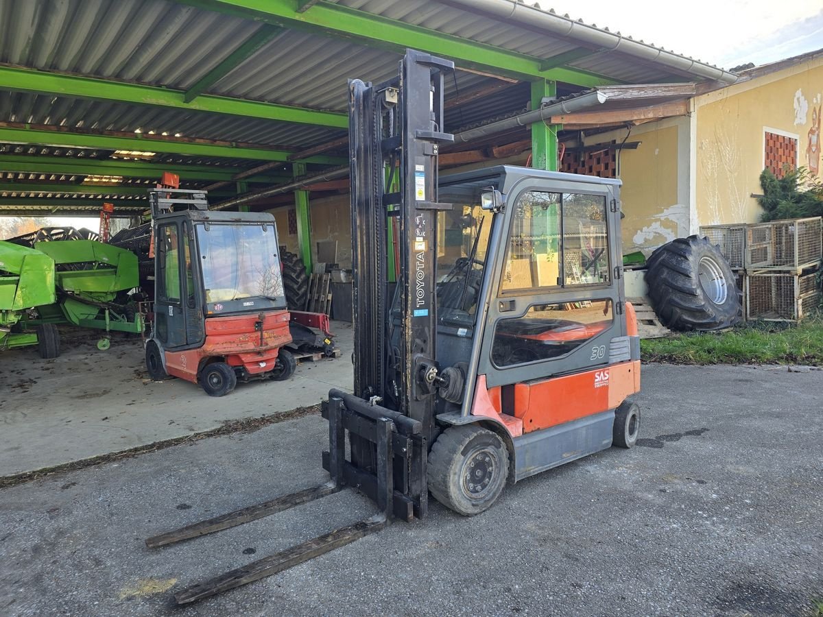 Frontstapler du type Toyota 7FBMF30, Gebrauchtmaschine en Gabersdorf (Photo 1)