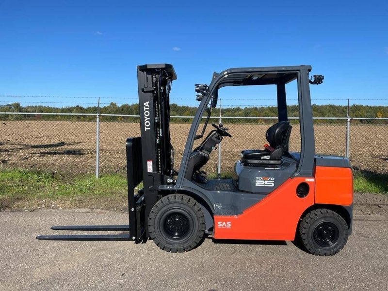 Frontstapler van het type Toyota 8 FD F 25, Neumaschine in Sittard (Foto 1)