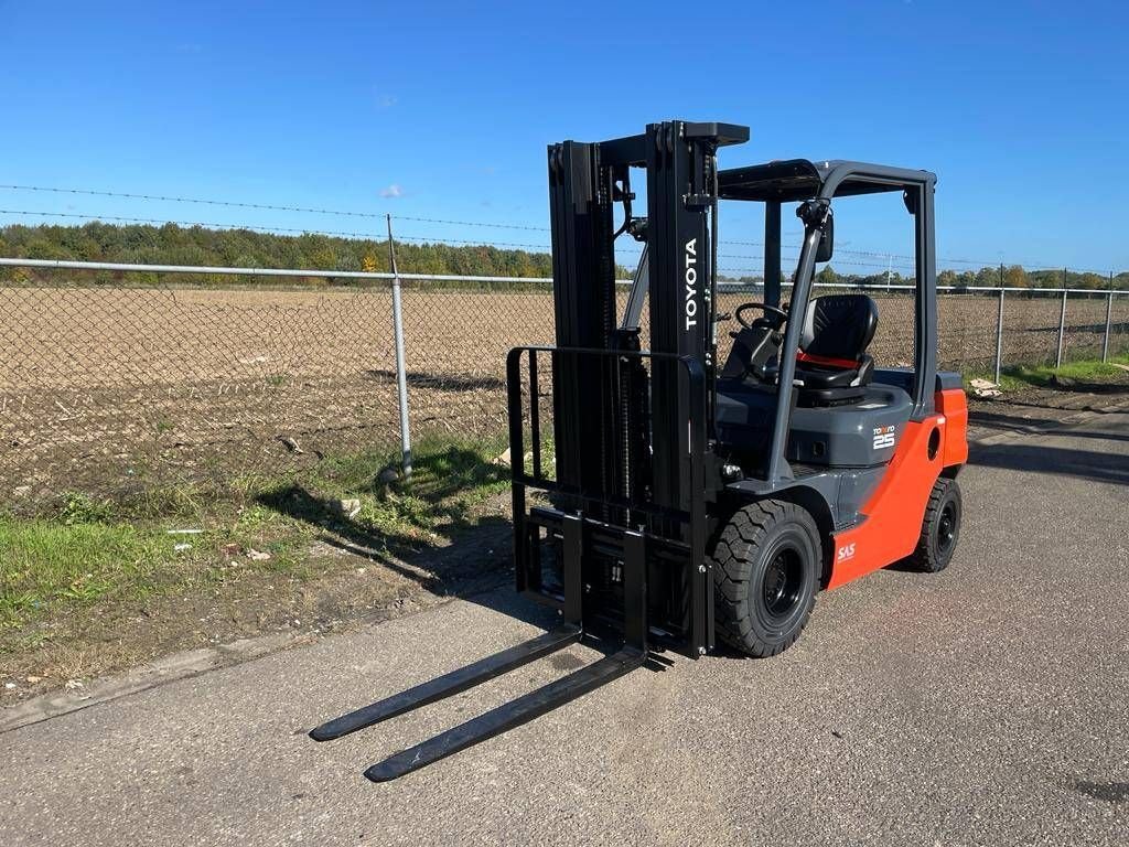 Frontstapler van het type Toyota 8 FD F 25, Neumaschine in Sittard (Foto 3)