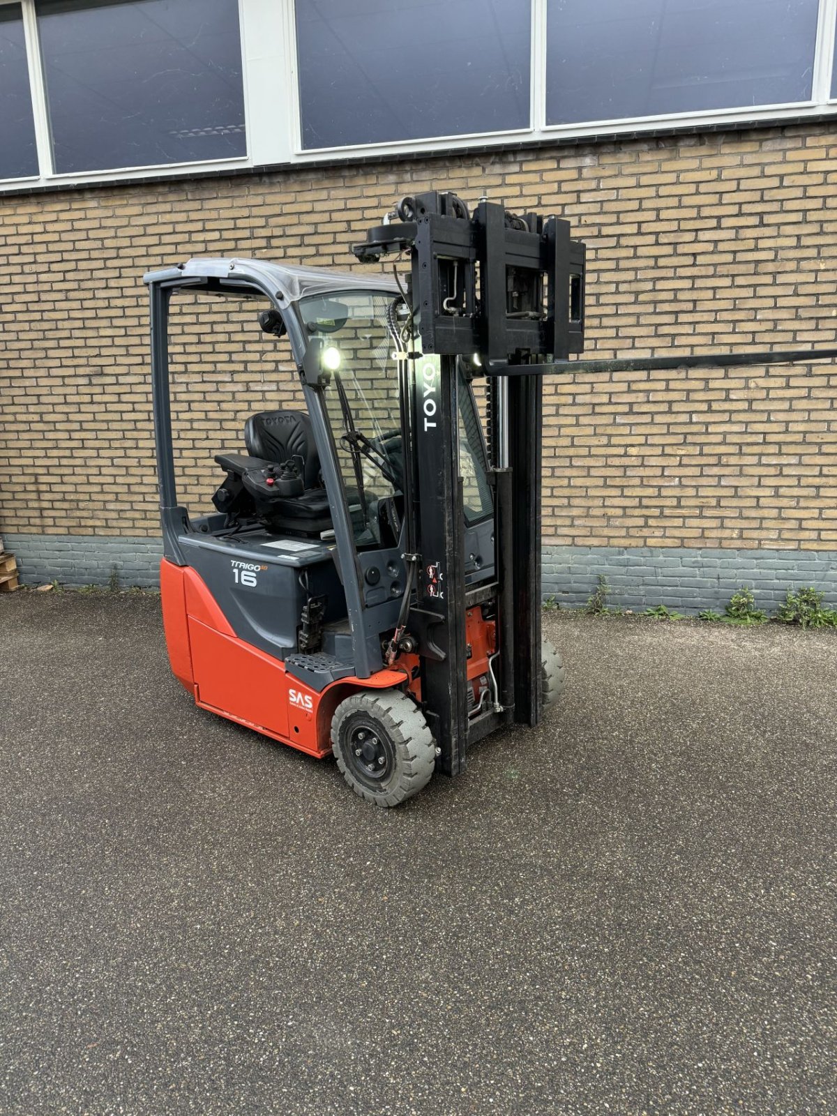 Frontstapler от тип Toyota 8FBEK16T, Gebrauchtmaschine в Oldenzaal (Снимка 3)