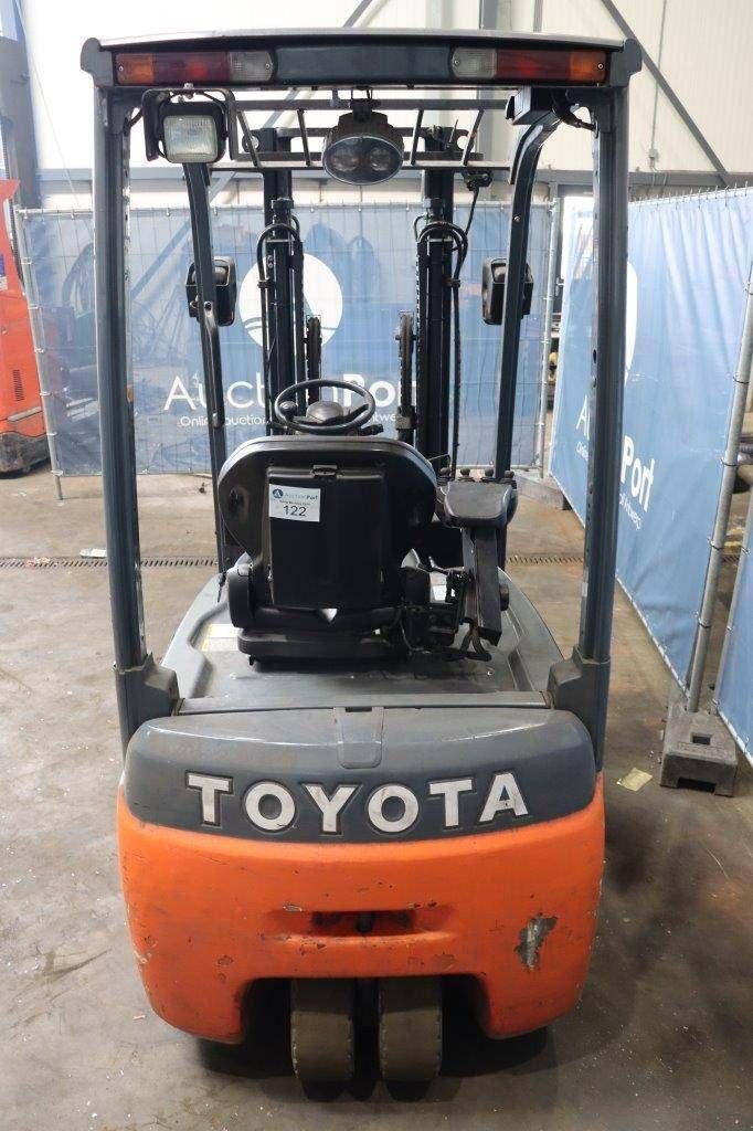 Frontstapler del tipo Toyota 8FBET18, Gebrauchtmaschine In Antwerpen (Immagine 4)