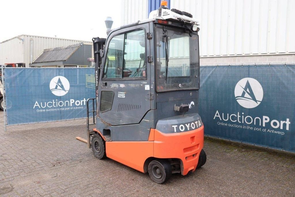 Frontstapler от тип Toyota 8FBMT25, Gebrauchtmaschine в Antwerpen (Снимка 3)