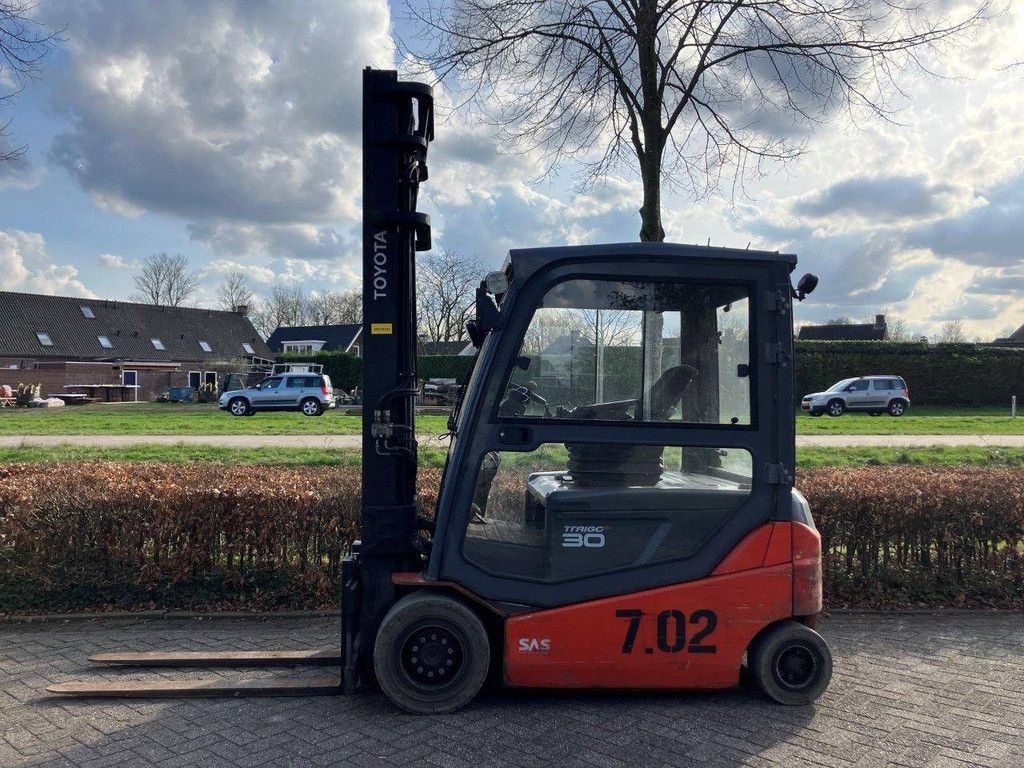 Frontstapler tip Toyota 8FBMT30, Gebrauchtmaschine in Antwerpen (Poză 2)