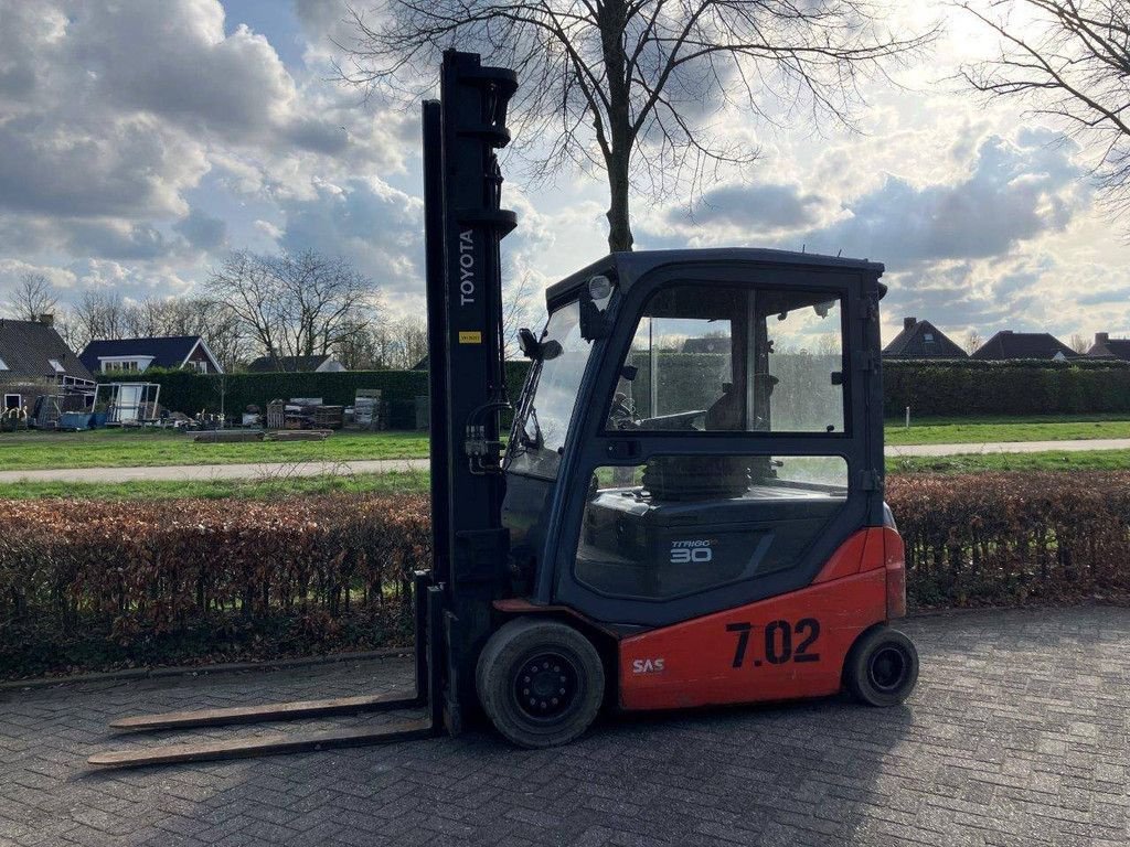 Frontstapler of the type Toyota 8FBMT30, Gebrauchtmaschine in Antwerpen (Picture 1)