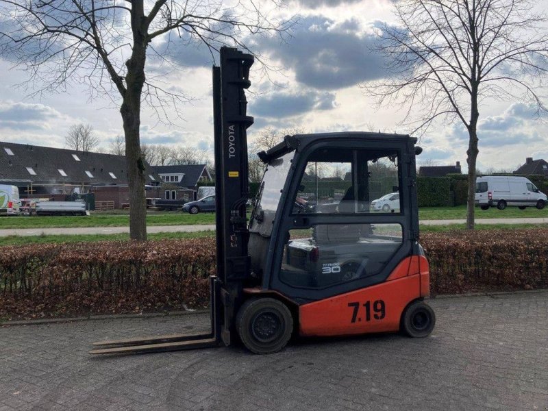 Frontstapler tip Toyota 8FBMT30, Gebrauchtmaschine in Antwerpen (Poză 1)