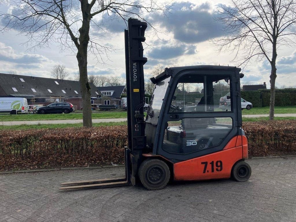 Frontstapler van het type Toyota 8FBMT30, Gebrauchtmaschine in Antwerpen (Foto 3)