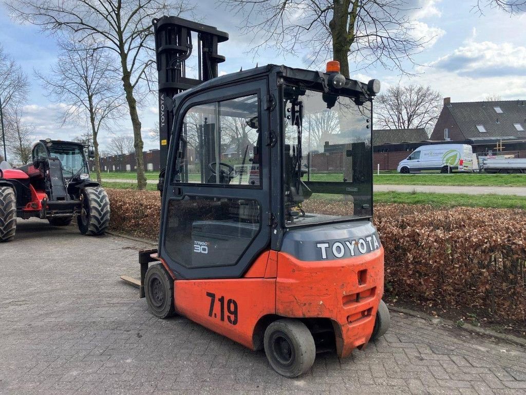 Frontstapler del tipo Toyota 8FBMT30, Gebrauchtmaschine In Antwerpen (Immagine 4)