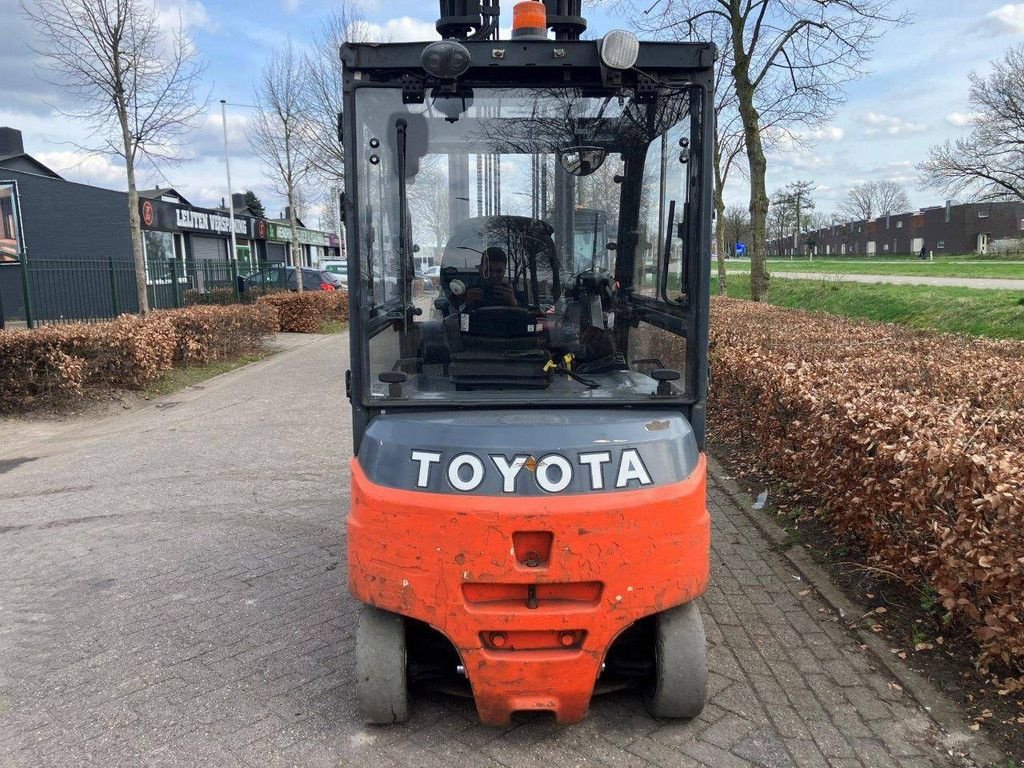 Frontstapler del tipo Toyota 8FBMT30, Gebrauchtmaschine In Antwerpen (Immagine 5)