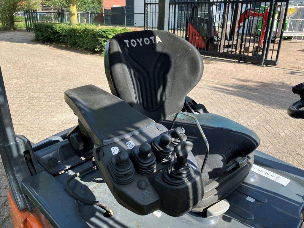 Frontstapler des Typs Toyota 8FBR20T, Gebrauchtmaschine in Antwerpen (Bild 11)