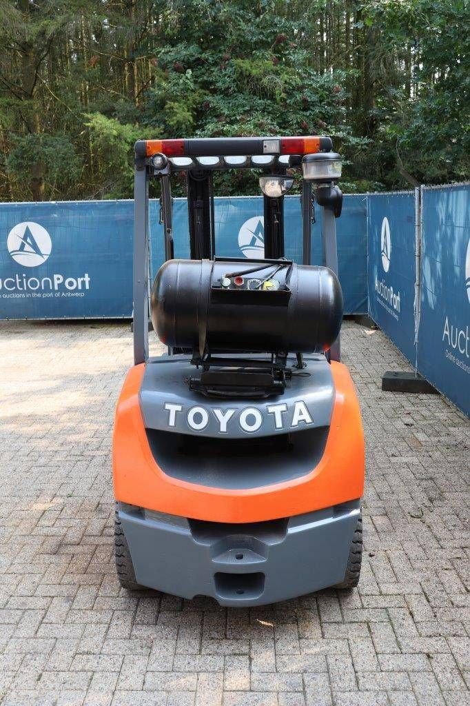 Frontstapler del tipo Toyota 8FG30F, Gebrauchtmaschine en Antwerpen (Imagen 4)