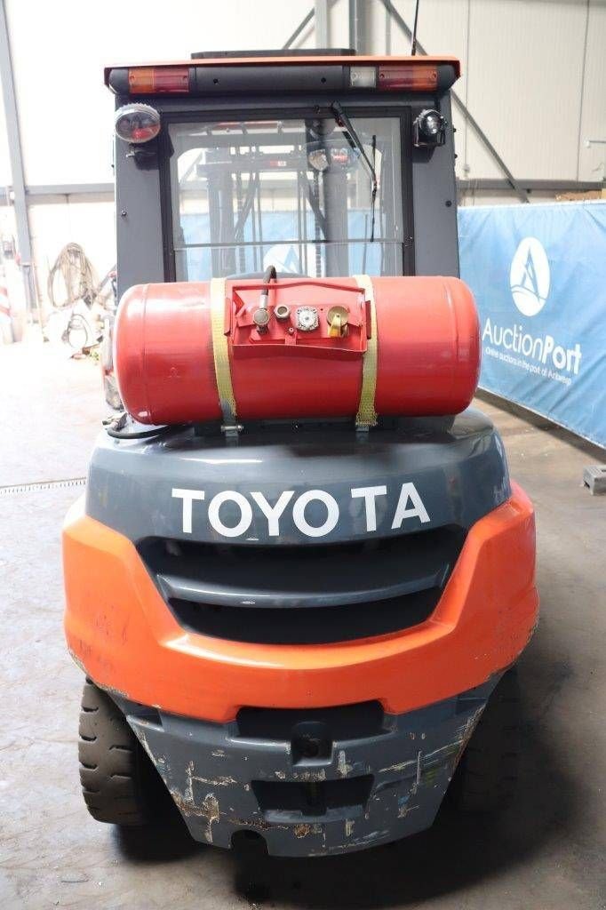 Frontstapler del tipo Toyota 8FG35N, Gebrauchtmaschine en Antwerpen (Imagen 4)