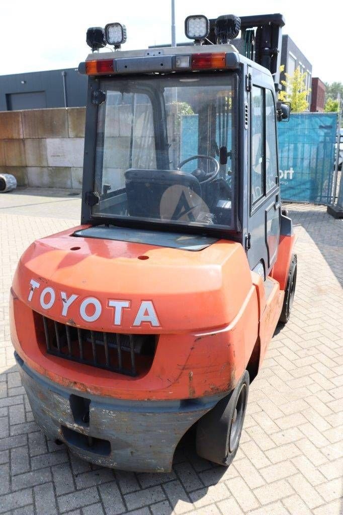 Frontstapler van het type Toyota BT 42-7FD35, Gebrauchtmaschine in Antwerpen (Foto 5)