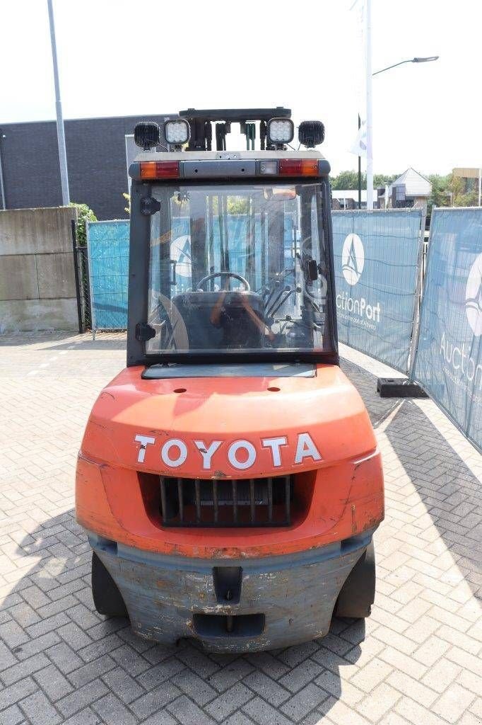 Frontstapler van het type Toyota BT 42-7FD35, Gebrauchtmaschine in Antwerpen (Foto 4)