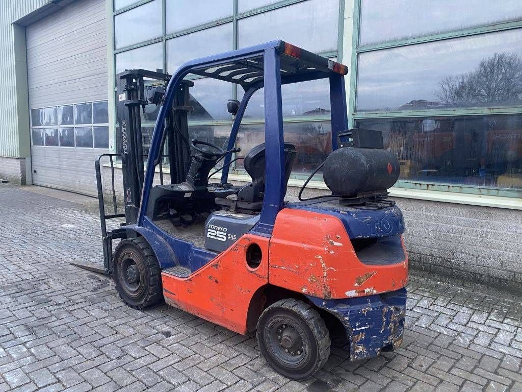 Frontstapler des Typs Toyota Tonero 25, Gebrauchtmaschine in Roosendaal (Bild 3)