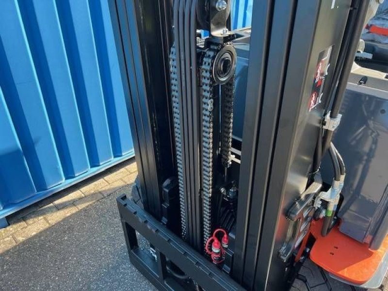 Frontstapler des Typs Toyota Traigo 80, Neumaschine in Sittard (Bild 7)