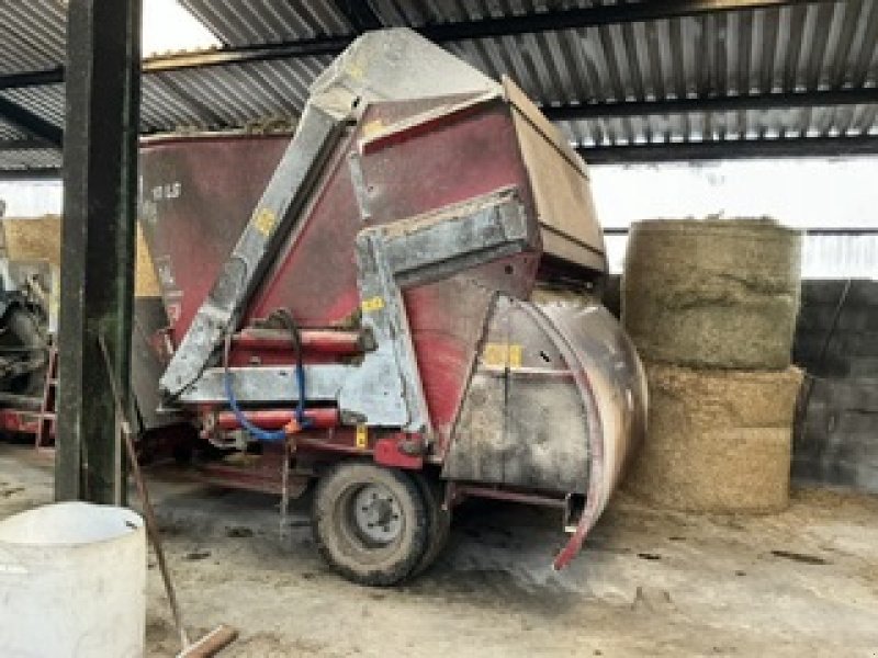 Futtermischwagen du type BVL V-MIX 10 LS, Gebrauchtmaschine en SAINT NIZIER DE FORNAS (Photo 4)