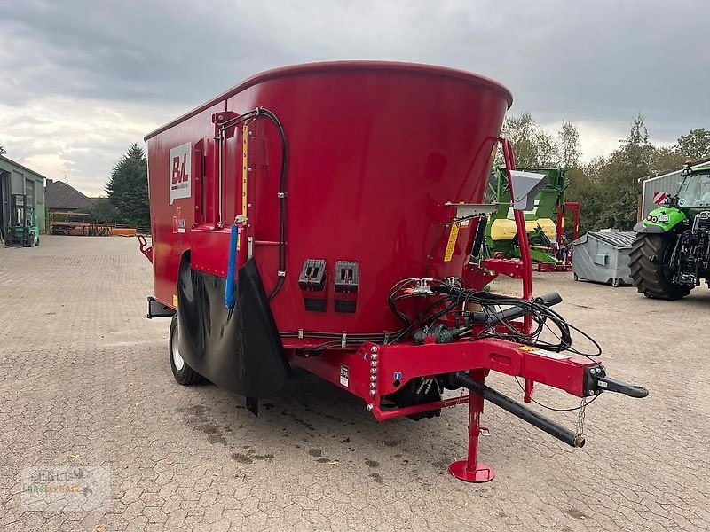 Futtermischwagen of the type BVL V-MIX Plus 20H-2S, Vorführmaschine in Geestland (Picture 2)