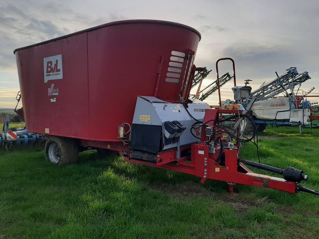 Futtermischwagen du type BVL V-MIX PLUS 25-2S, Gebrauchtmaschine en SAINT LOUP (Photo 2)