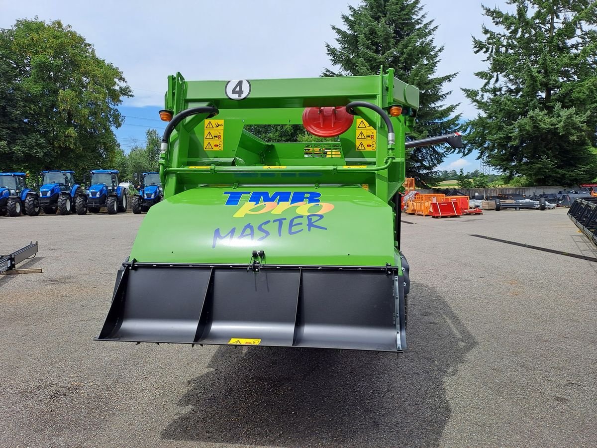 Futtermischwagen of the type Faresin Master 700, Neumaschine in Burgkirchen (Picture 12)