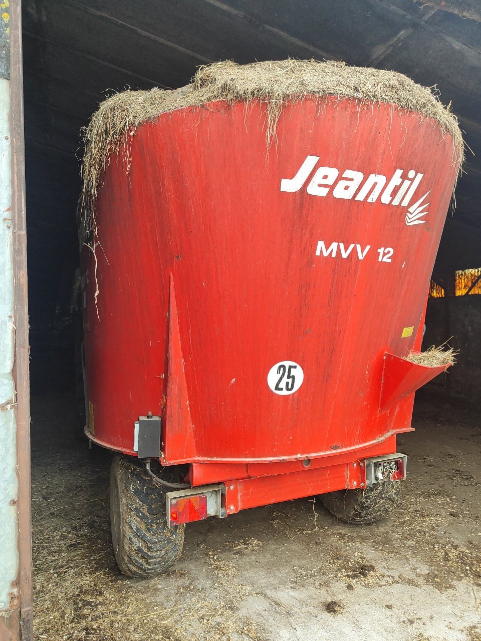 Futtermischwagen des Typs Jeantil MVV12, Gebrauchtmaschine in Eton (Bild 3)