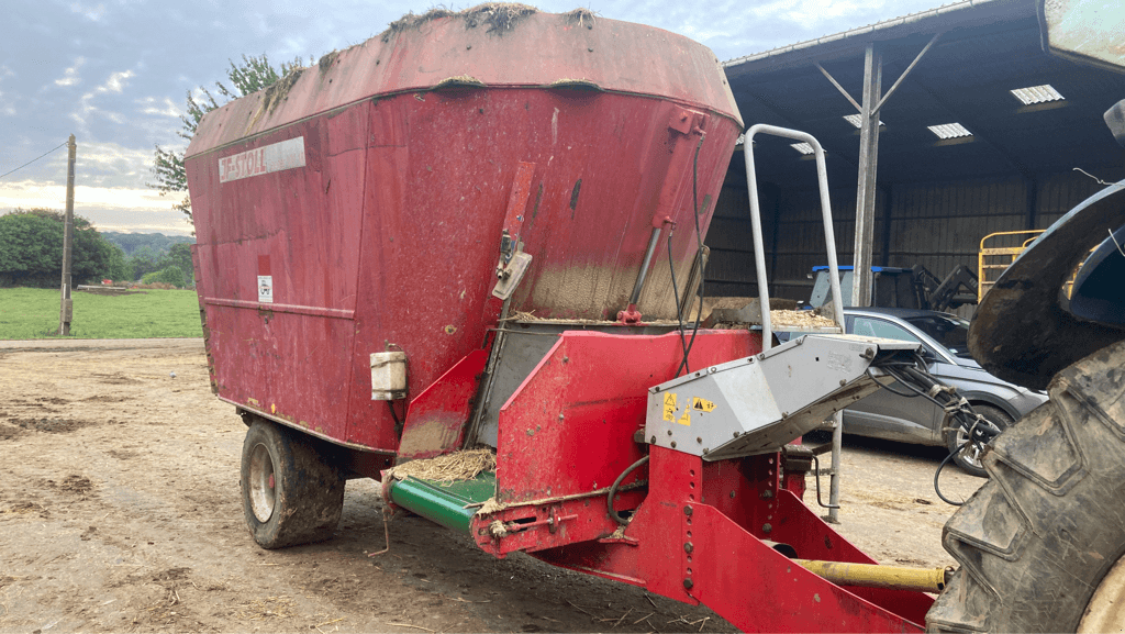 Futtermischwagen van het type JF Stoll FEEDER VM18, Gebrauchtmaschine in TREMEUR (Foto 1)