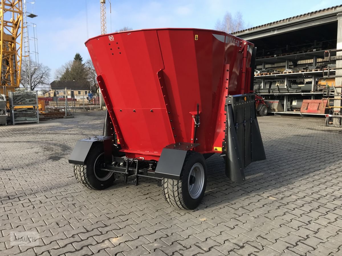 Futtermischwagen of the type Kongskilde VM 6,5 SL, Neumaschine in Burgkirchen (Picture 5)