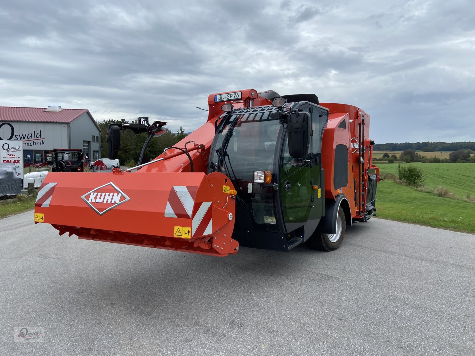 Futtermischwagen van het type Kuhn SPV 14, Neumaschine in Iggensbach (Foto 1)