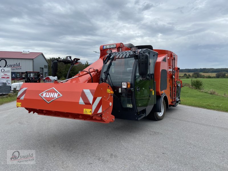 Futtermischwagen typu Kuhn SPV 14, Neumaschine v Iggensbach