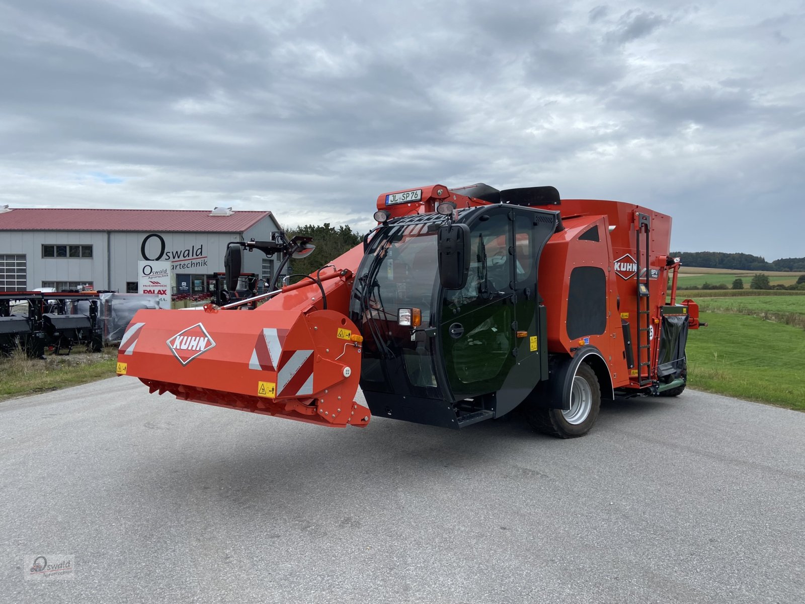 Futtermischwagen van het type Kuhn SPV 14, Neumaschine in Iggensbach (Foto 7)