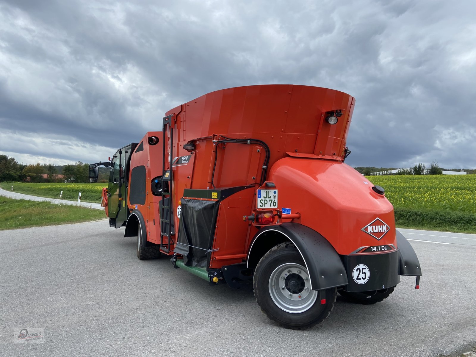 Futtermischwagen van het type Kuhn SPV 14, Neumaschine in Iggensbach (Foto 9)