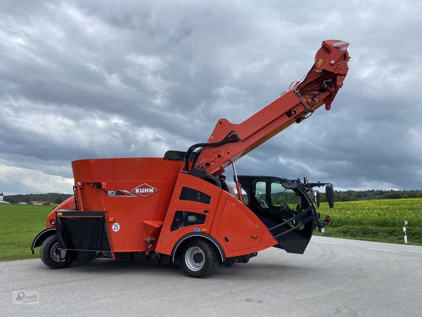 Futtermischwagen van het type Kuhn SPV 14, Neumaschine in Iggensbach (Foto 18)