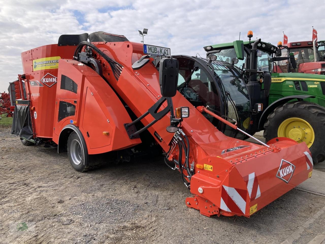 Futtermischwagen del tipo Kuhn SPV, Neumaschine en Münchberg (Imagen 1)