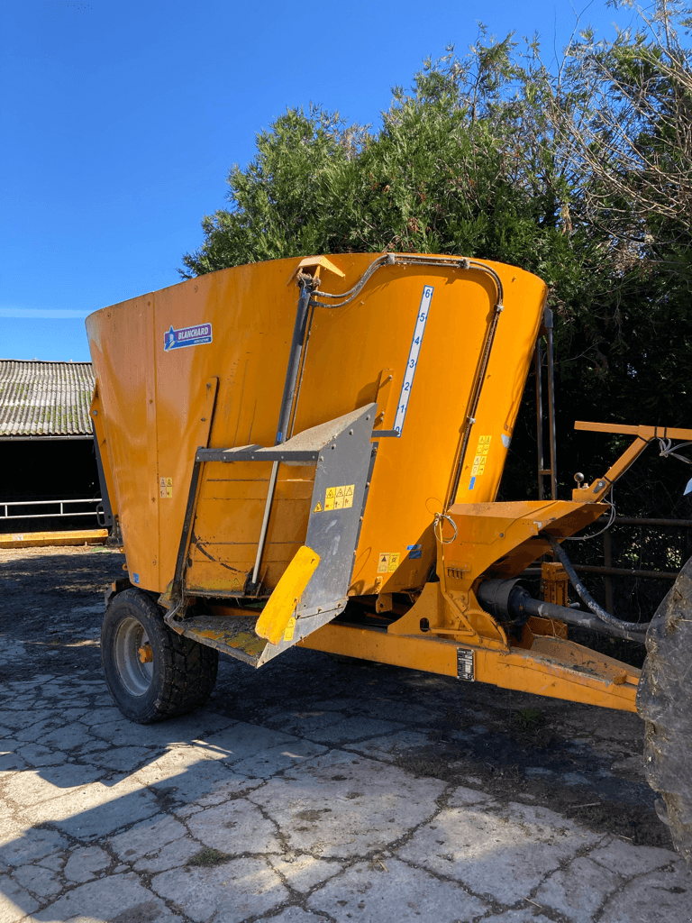 Futtermischwagen van het type Lucas SPIRMIX 120 TRAPPE, Gebrauchtmaschine in TREMEUR (Foto 1)