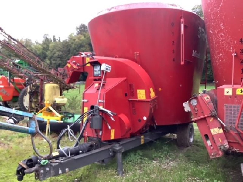 Futtermischwagen of the type RMH MIXELL161, Gebrauchtmaschine in les hayons (Picture 1)