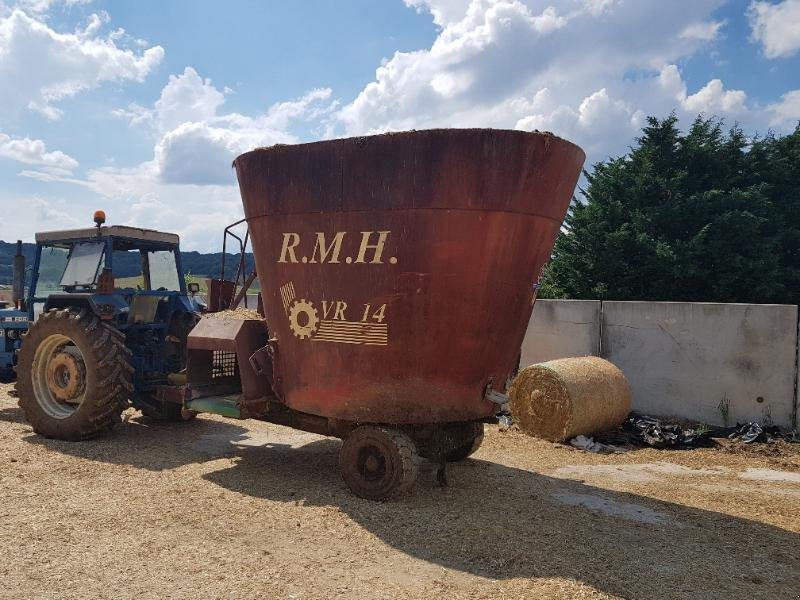 Futtermischwagen of the type RMH VR 14, Gebrauchtmaschine in STENAY