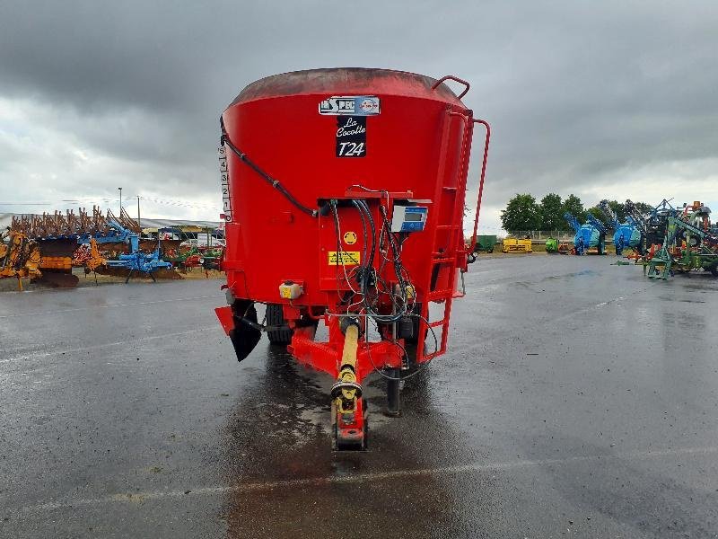 Futtermischwagen tip Sonstige COCOTTE-T24, Gebrauchtmaschine in ANTIGNY (Poză 3)