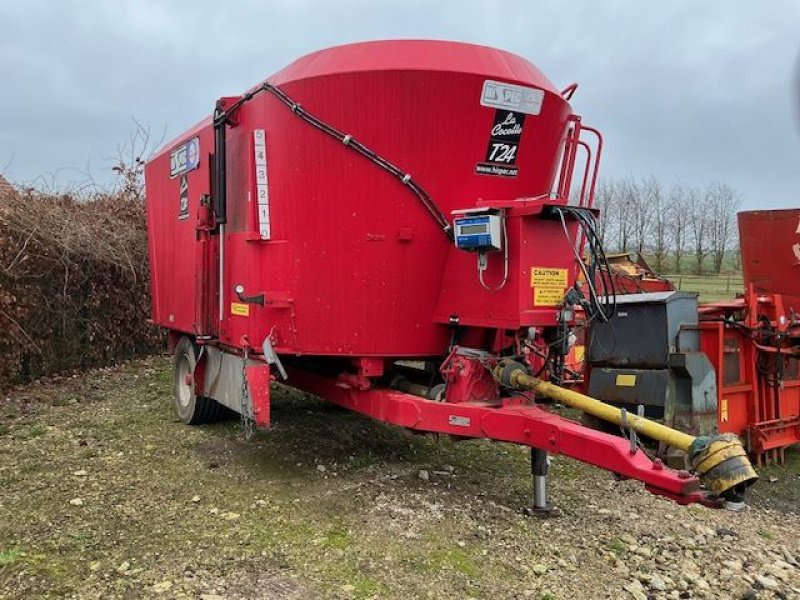 Futtermischwagen a típus Sonstige T24, Gebrauchtmaschine ekkor: les hayons (Kép 1)