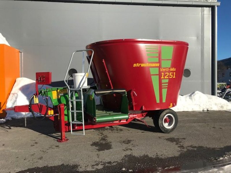 Futtermischwagen van het type Strautmann Futtermischwagen Vertimix 1251 Querförderband, Neumaschine in Tamsweg (Foto 1)