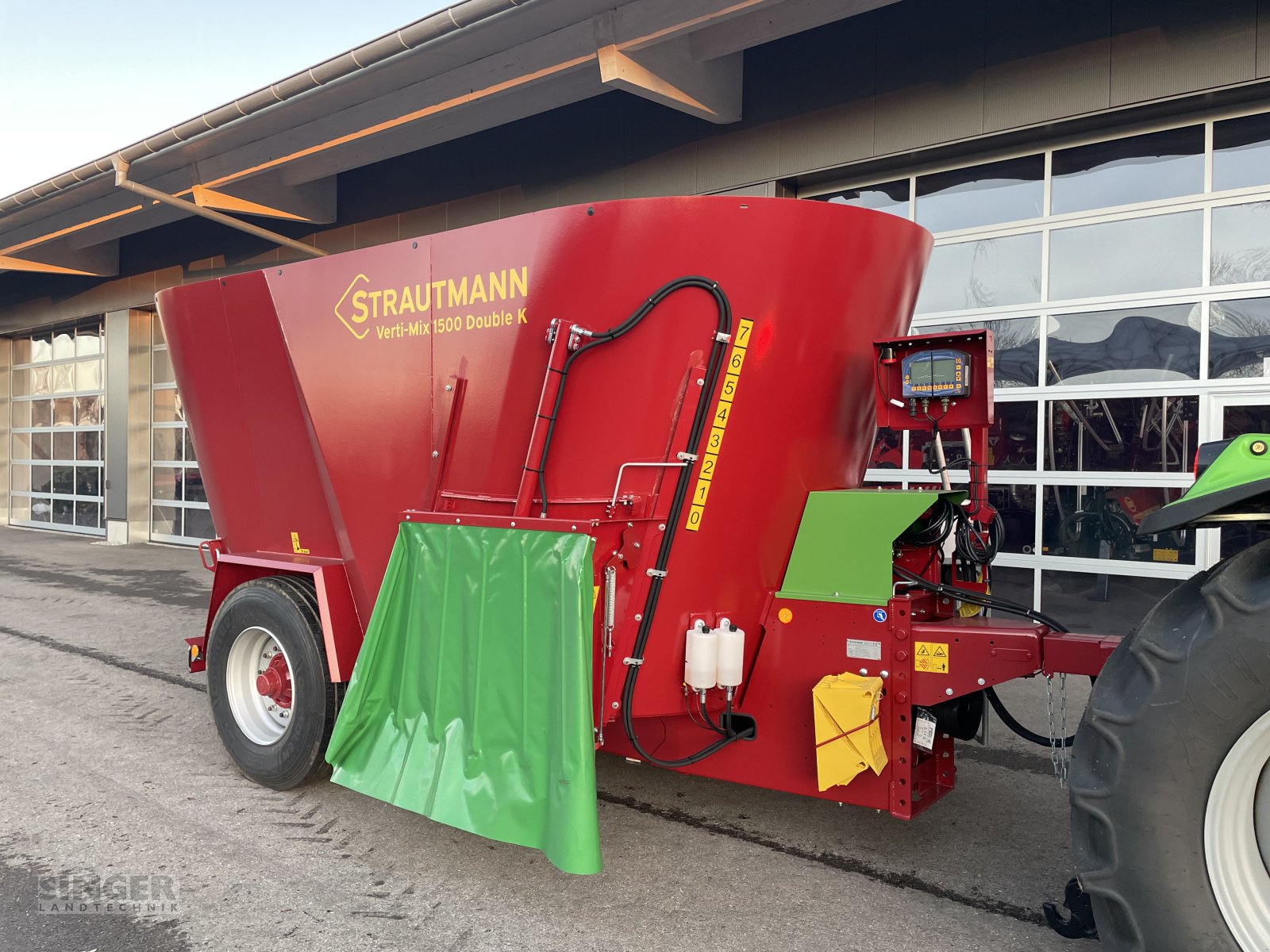 Futtermischwagen van het type Strautmann Verti-Mix 1500 Double K, Neumaschine in Ebenhofen (Foto 1)