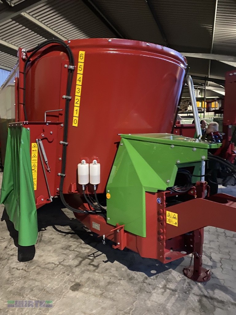 Futtermischwagen des Typs Strautmann Verti-Mix 1801 Double Futterschmischwagen, Stohmessersatz, Stufen-Mischschnecken, Neumaschine in Buchdorf (Bild 2)