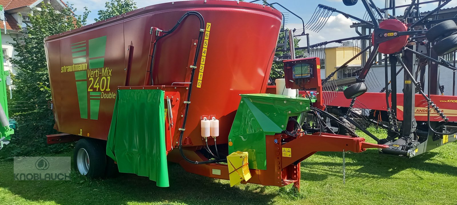 Futtermischwagen of the type Strautmann Verti-Mix 2401 Double, Neumaschine in Wangen (Picture 1)