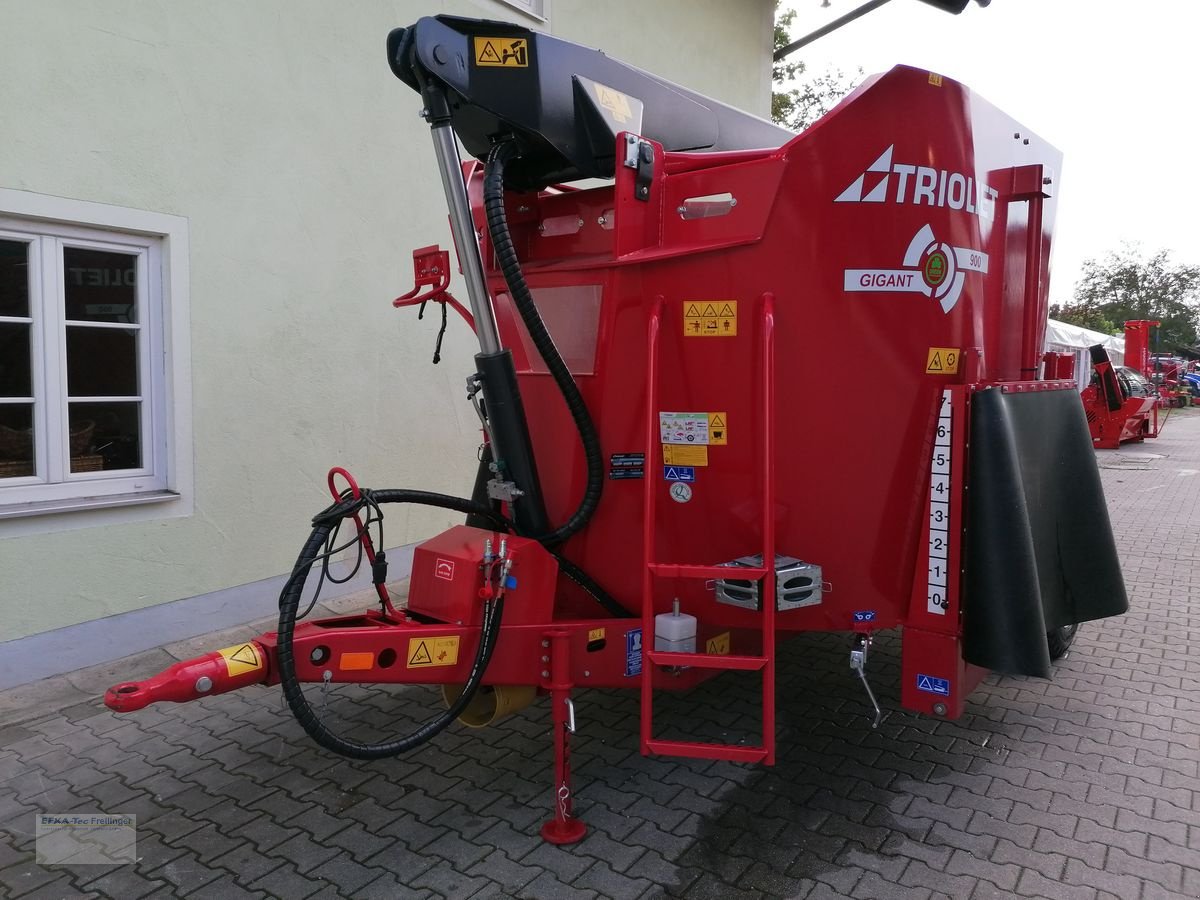 Futtermischwagen of the type Trioliet Gigant 900, Neumaschine in Obing (Picture 2)