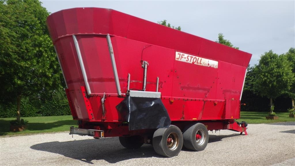 Futterverteilwagen du type JF Stoll VM45-3 Affjedret drejbar bogiaksel . Trådløst vejesystem. Smørebank for undervogn.udfodringsluger VF+VB+HB. laver overbygning i en side, Gebrauchtmaschine en Ringsted (Photo 2)