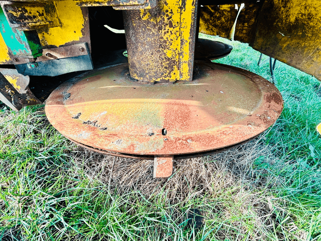 Futterverteilwagen du type Sonstige 28 M3, Gebrauchtmaschine en CONDE SUR VIRE (Photo 4)