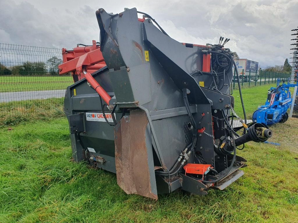 Futterverteilwagen Türe ait Sonstige CACQUEVEL 2003, Gebrauchtmaschine içinde DOMFRONT (resim 2)