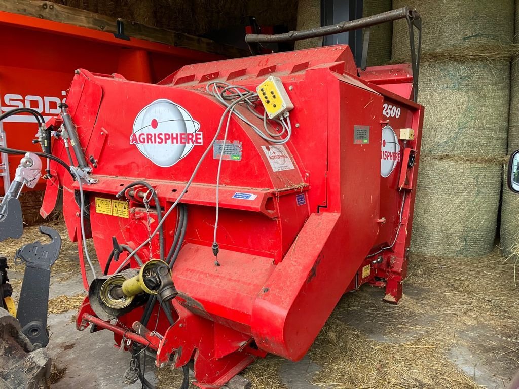 Futterverteilwagen del tipo Sonstige P2500, Gebrauchtmaschine In SAINTE GENEVIEVE SUR AGENCE (Immagine 1)